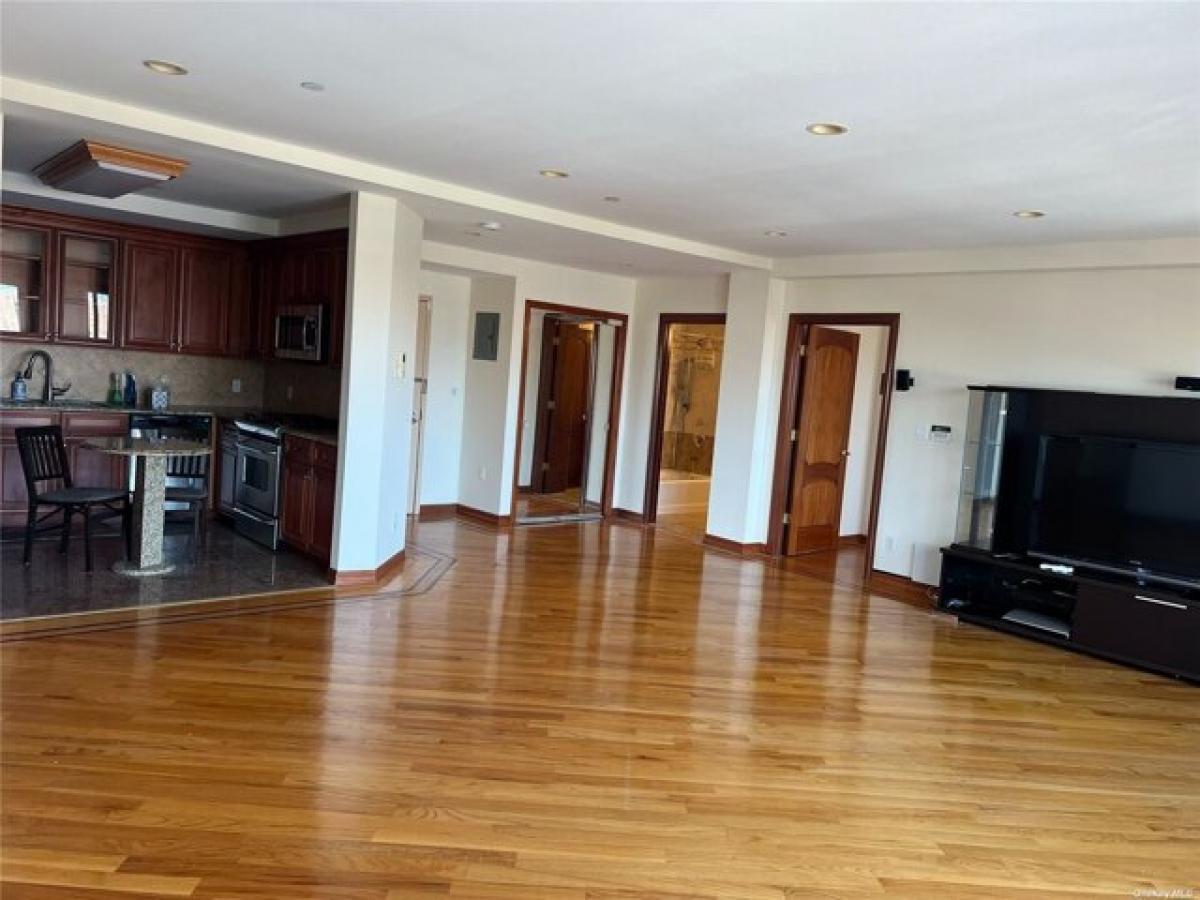 Picture of Apartment For Rent in Rego Park, New York, United States