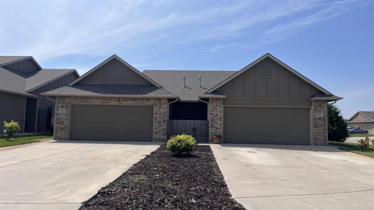 Picture of Home For Sale in Derby, Kansas, United States