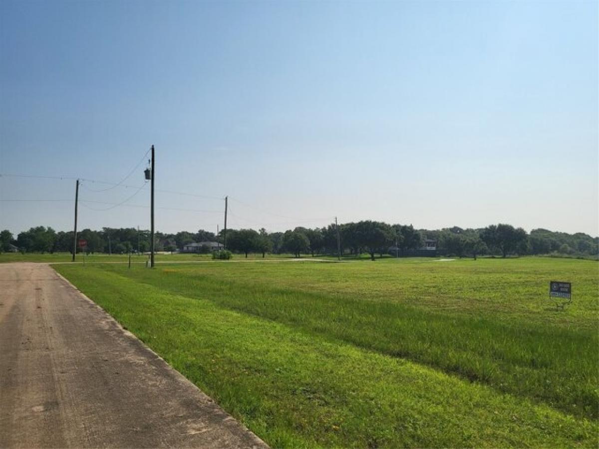 Picture of Residential Land For Sale in Angleton, Texas, United States