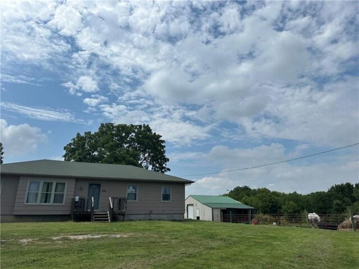 Picture of Home For Sale in Lawrence, Kansas, United States