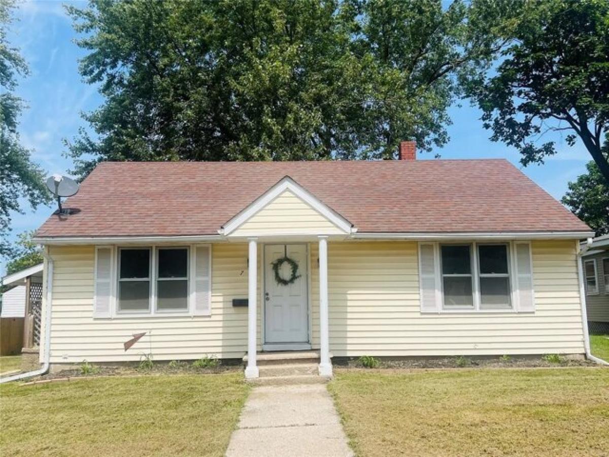 Picture of Home For Sale in Bowling Green, Missouri, United States