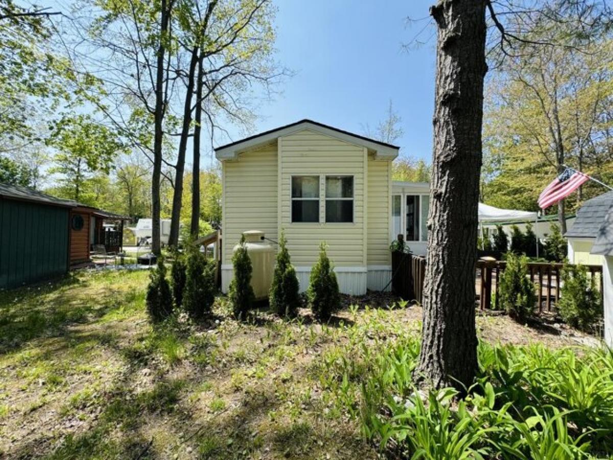 Picture of Home For Sale in Houghton Lake, Michigan, United States