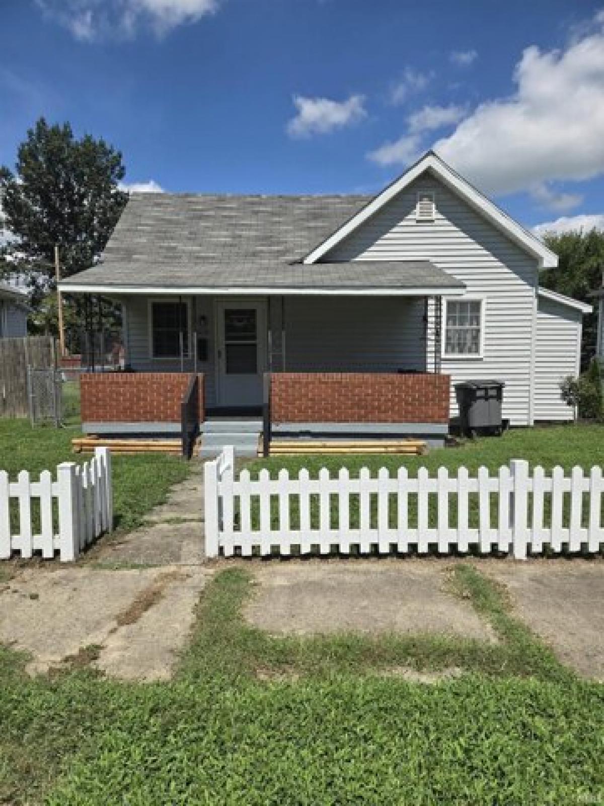 Picture of Home For Sale in Vincennes, Indiana, United States