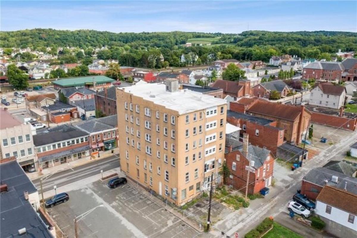 Picture of Home For Sale in Latrobe, Pennsylvania, United States