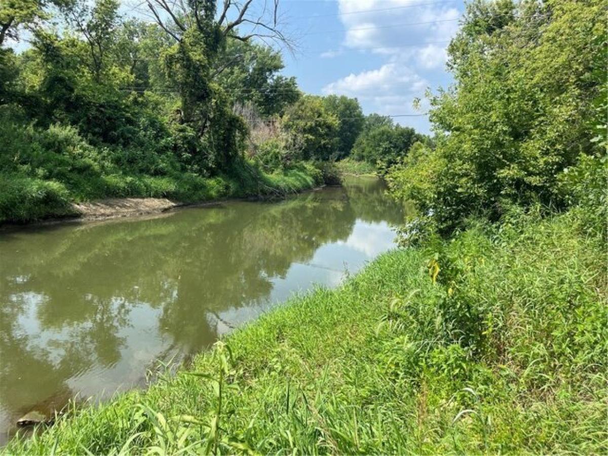 Picture of Residential Land For Sale in Winterset, Iowa, United States