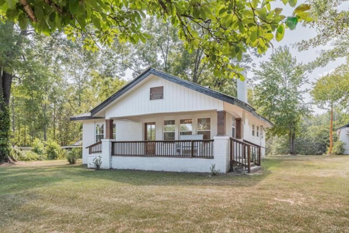 Picture of Home For Sale in Walnut, Mississippi, United States