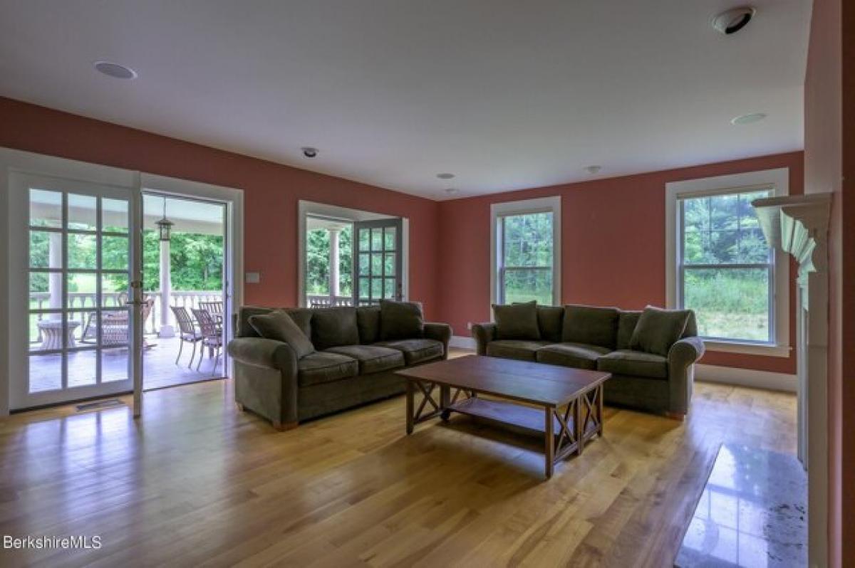 Picture of Home For Sale in Lenox, Massachusetts, United States