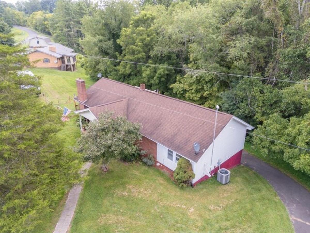 Picture of Home For Sale in Woodlawn, Virginia, United States