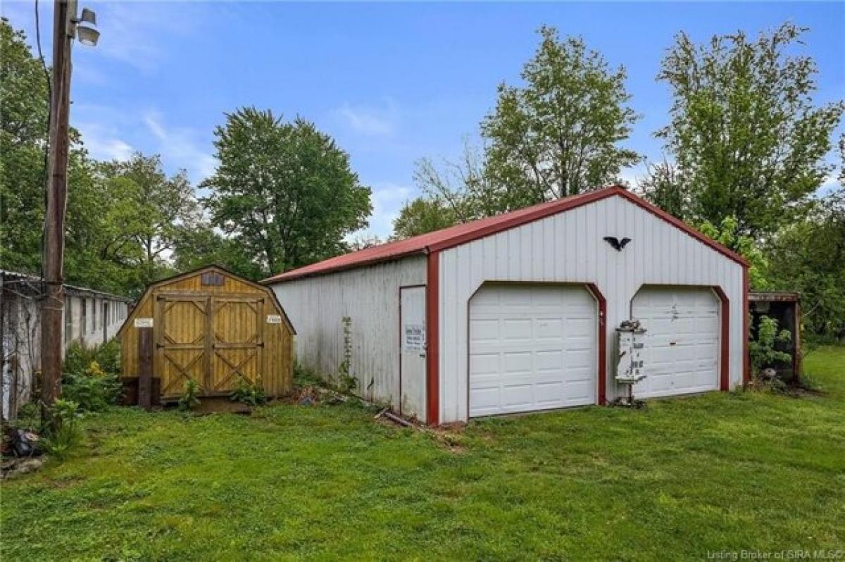 Picture of Home For Sale in Dupont, Indiana, United States