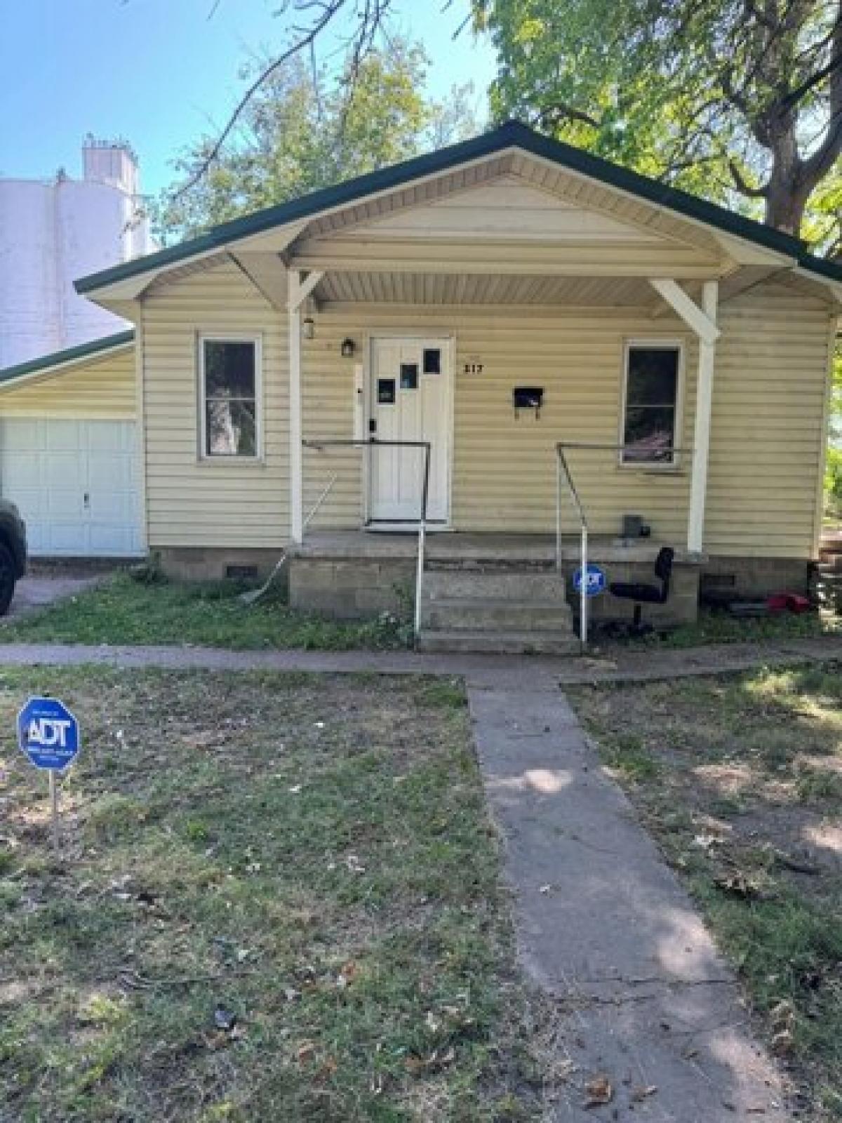 Picture of Home For Sale in Miami, Oklahoma, United States