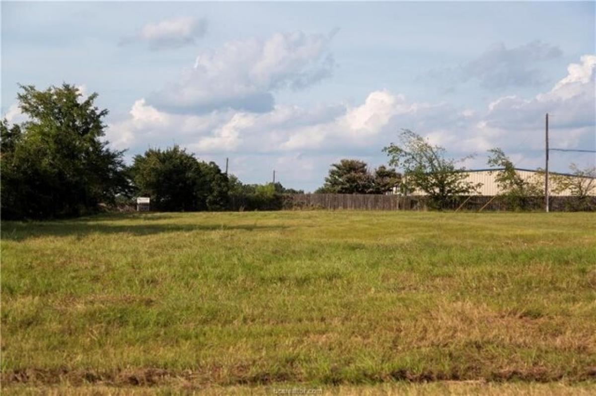 Picture of Residential Land For Sale in College Station, Texas, United States