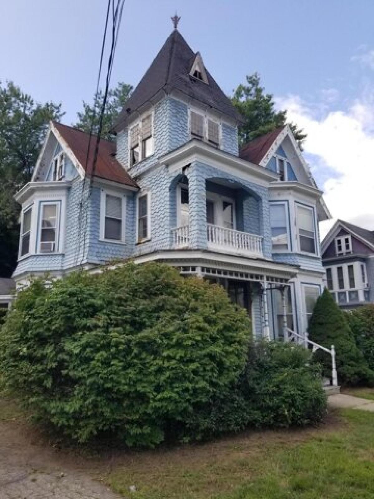 Picture of Home For Sale in Sanford, Maine, United States