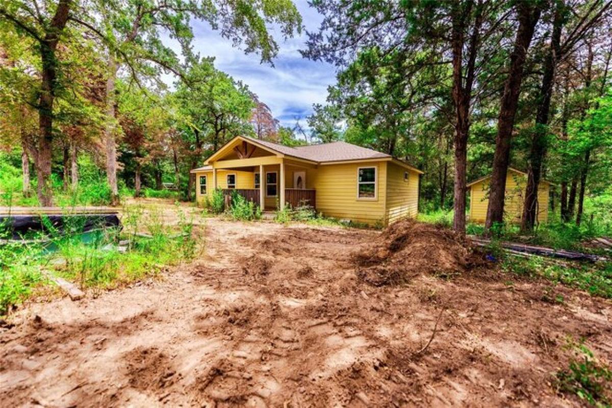 Picture of Home For Sale in Caldwell, Texas, United States