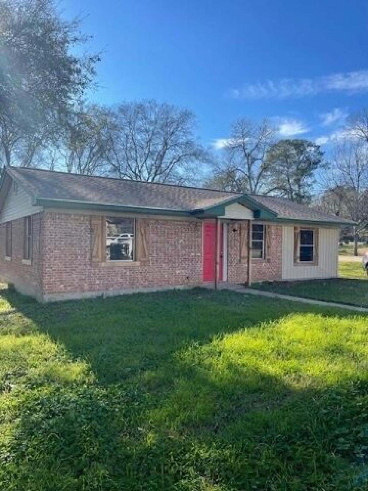 Picture of Home For Sale in Wells, Texas, United States