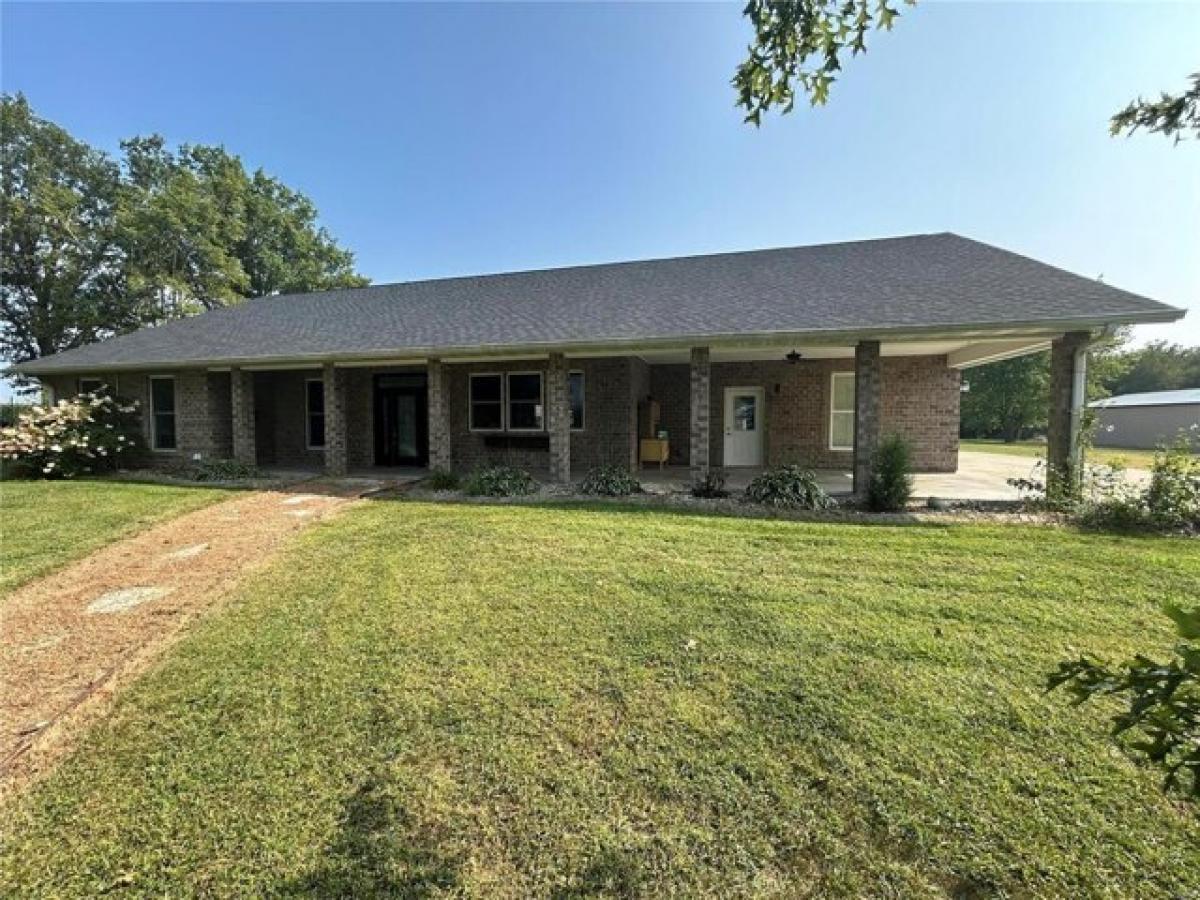 Picture of Home For Sale in Highland, Illinois, United States