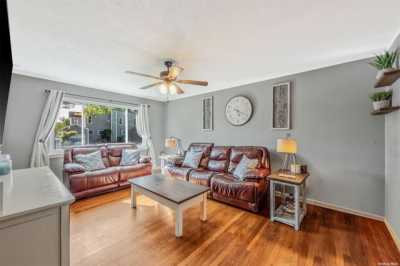 Home For Sale in Greenlawn, New York