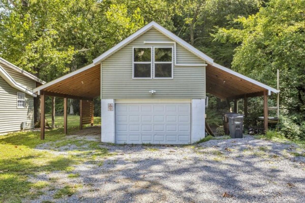 Picture of Home For Sale in Whites Creek, Tennessee, United States