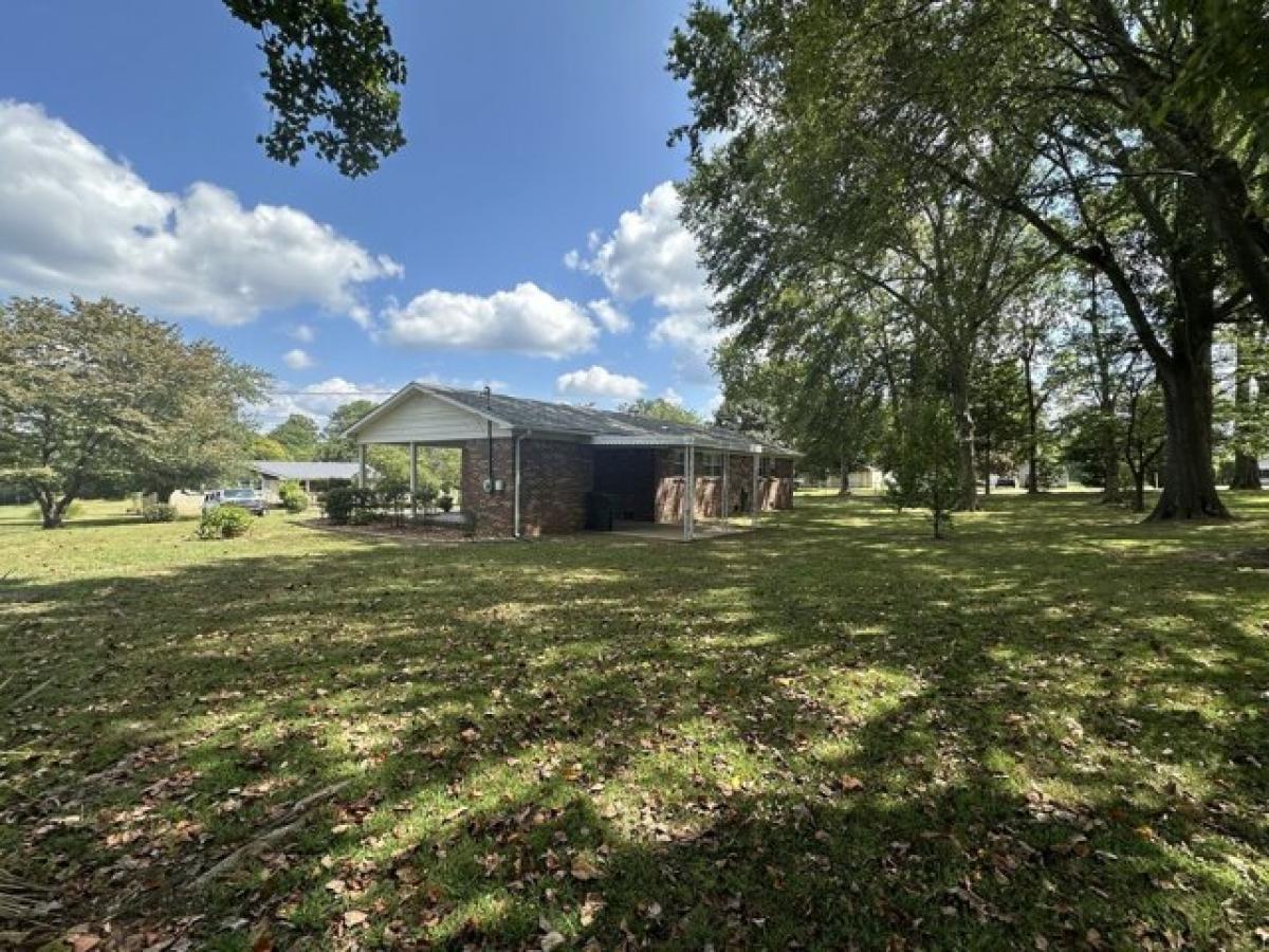 Picture of Home For Sale in Bruceton, Tennessee, United States