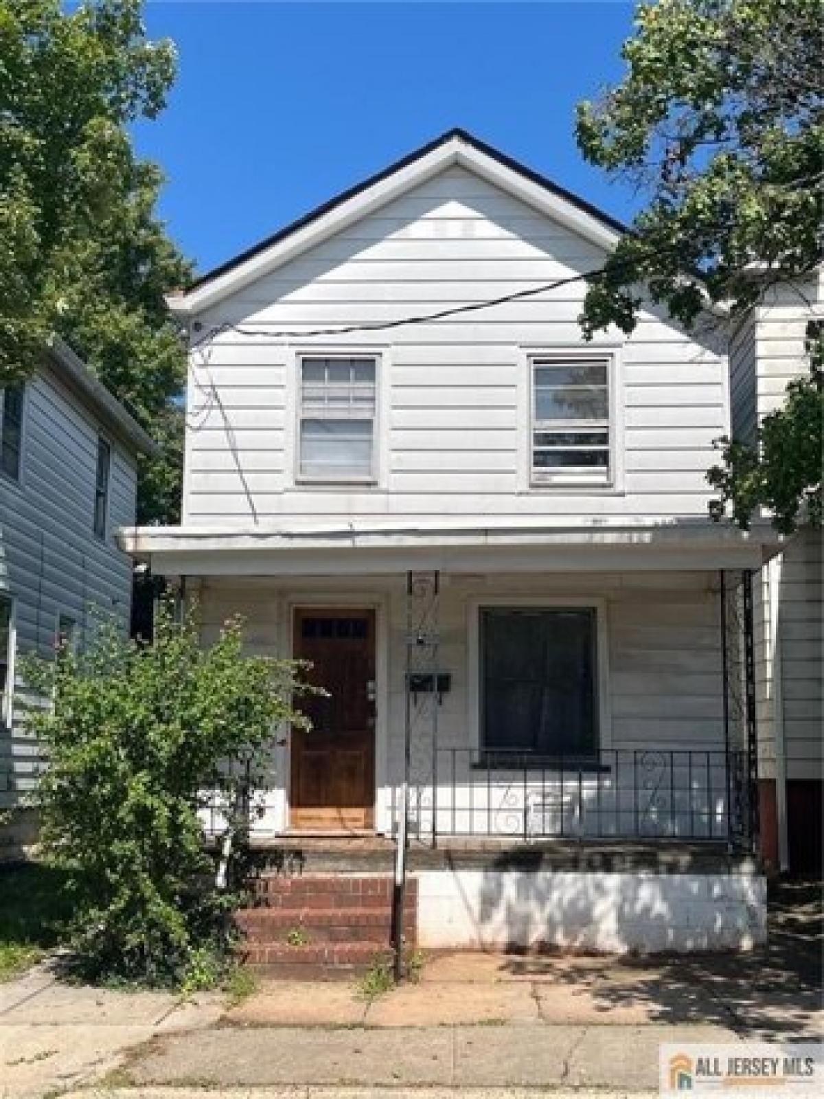 Picture of Home For Sale in New Brunswick, New Jersey, United States