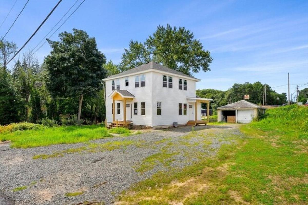 Picture of Home For Sale in Hudson, Massachusetts, United States