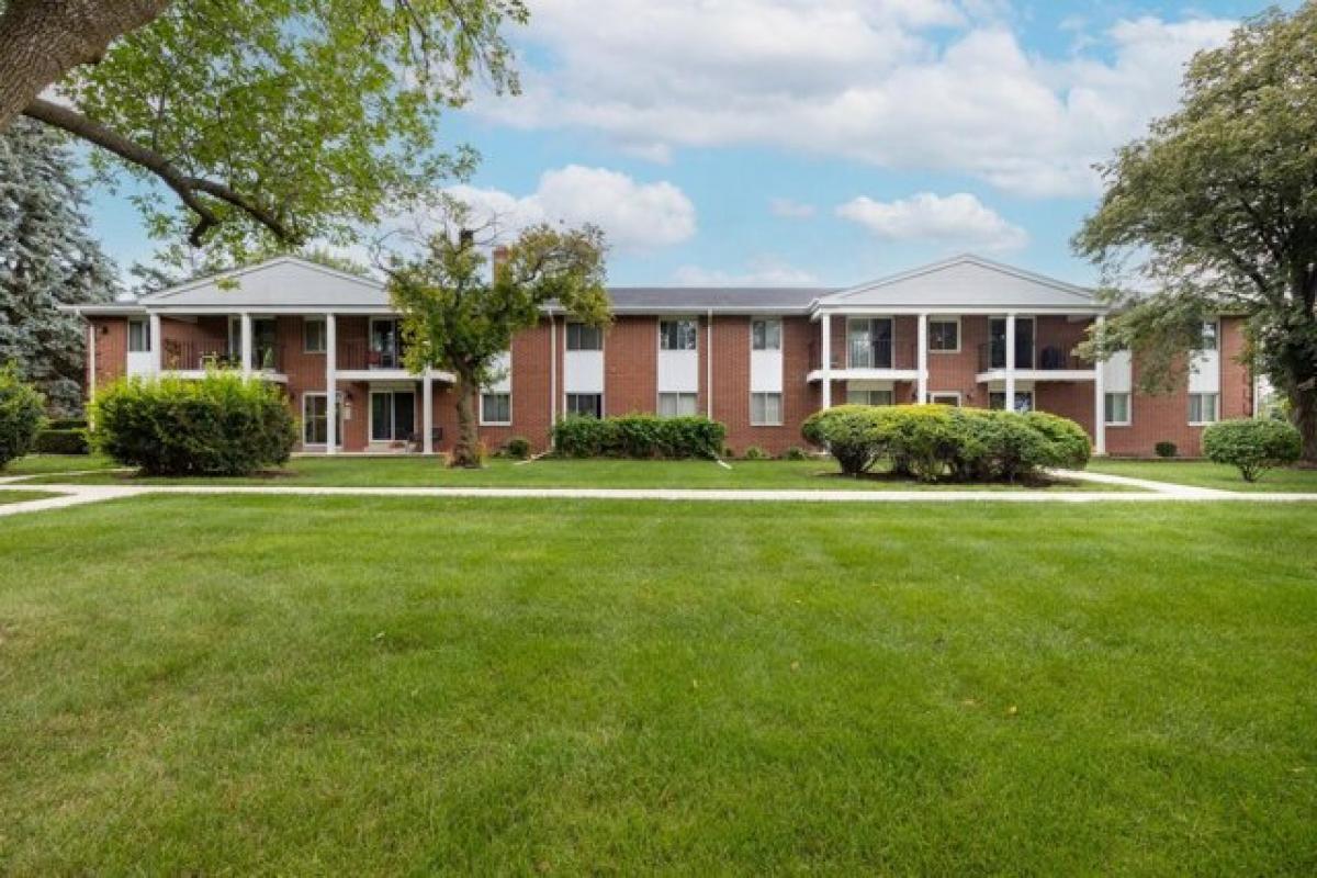 Picture of Home For Sale in Greenfield, Wisconsin, United States