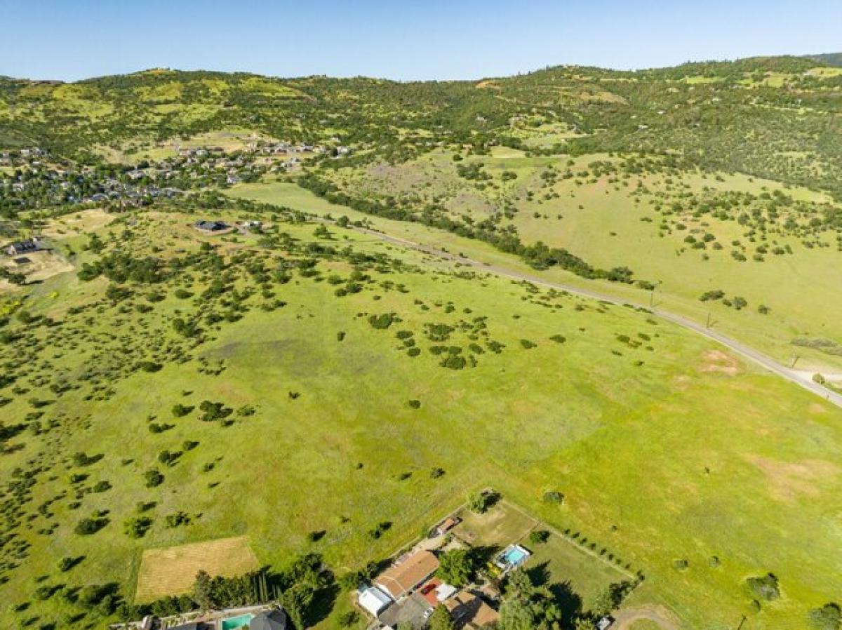 Picture of Residential Land For Sale in Medford, Oregon, United States