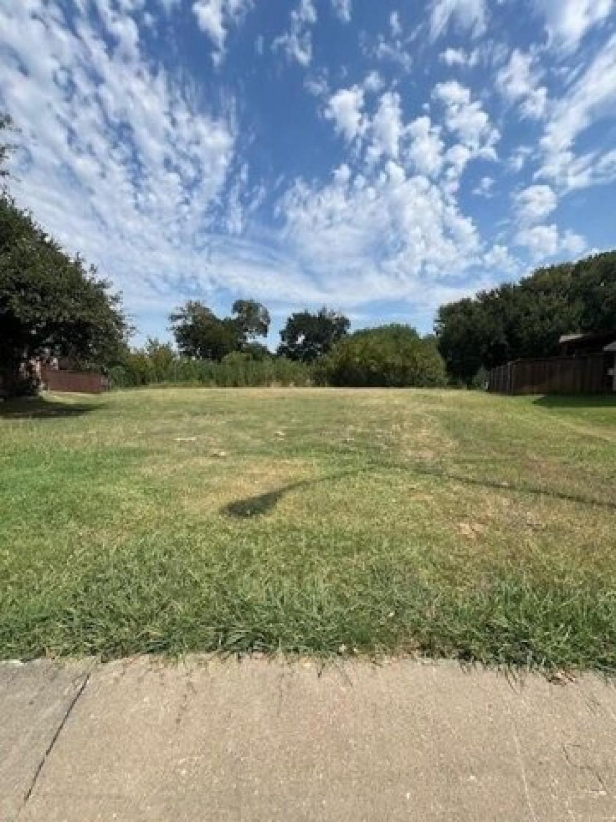 Picture of Residential Land For Sale in Grand Prairie, Texas, United States