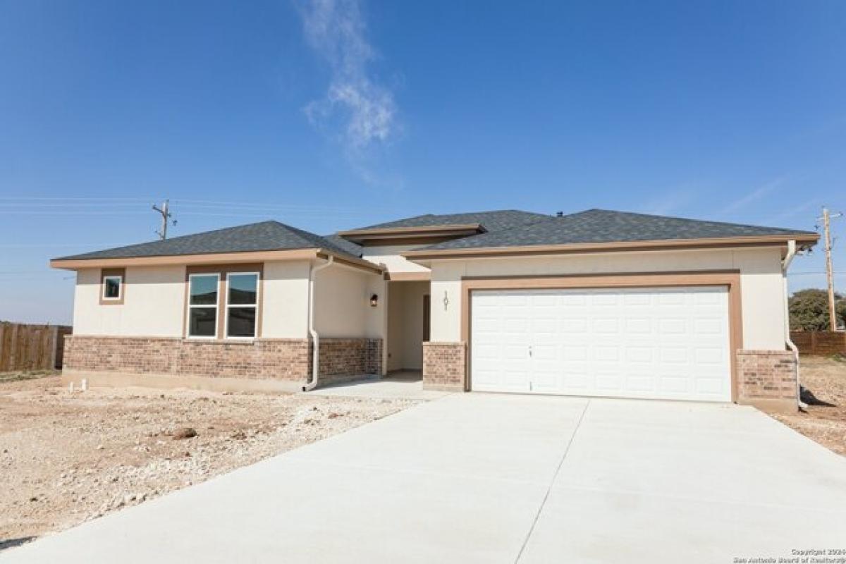 Picture of Home For Sale in Poteet, Texas, United States