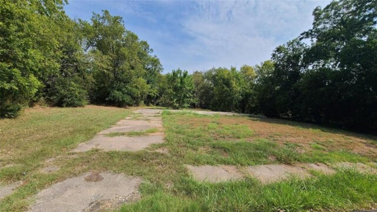 Picture of Residential Land For Sale in Greenville, Texas, United States