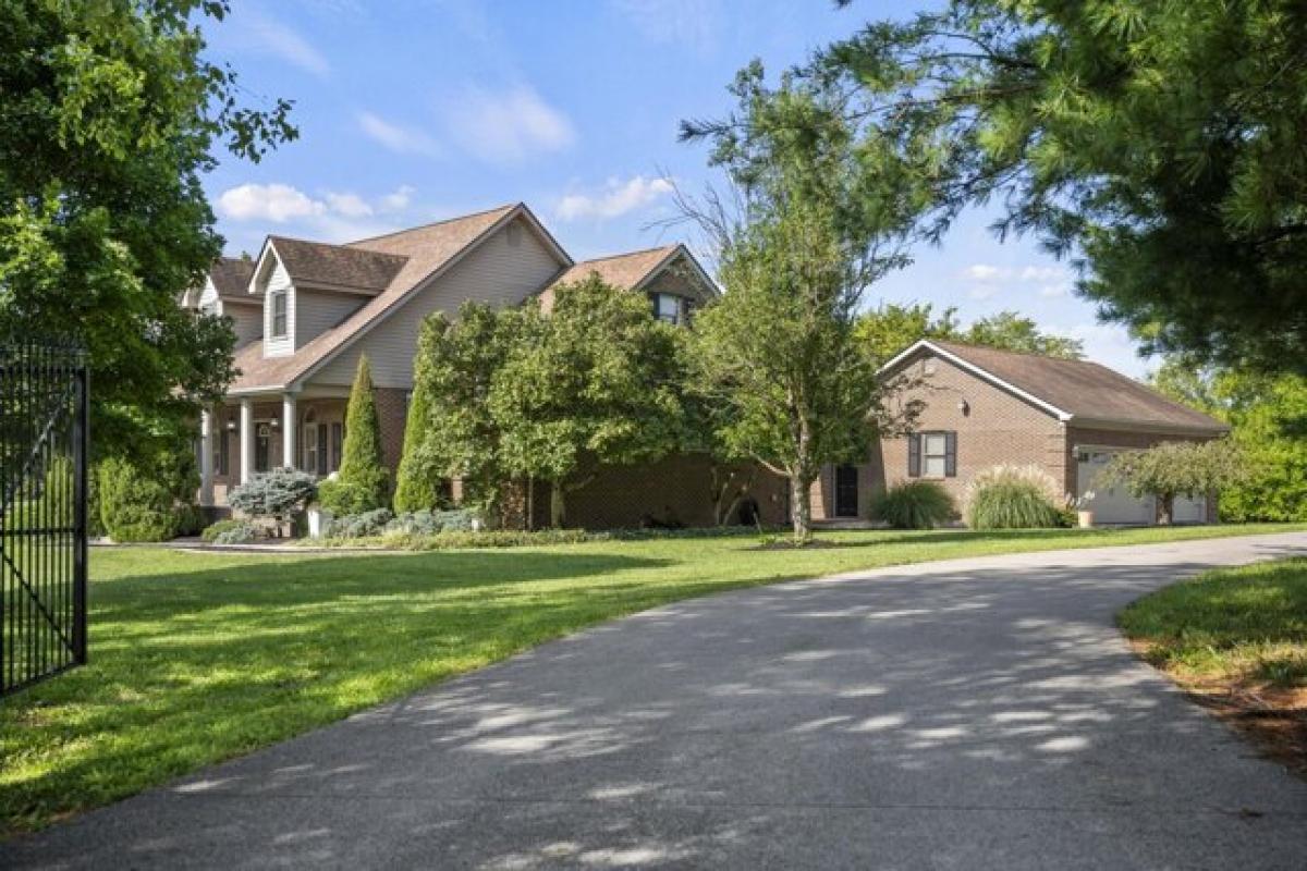 Picture of Home For Sale in Richmond, Kentucky, United States