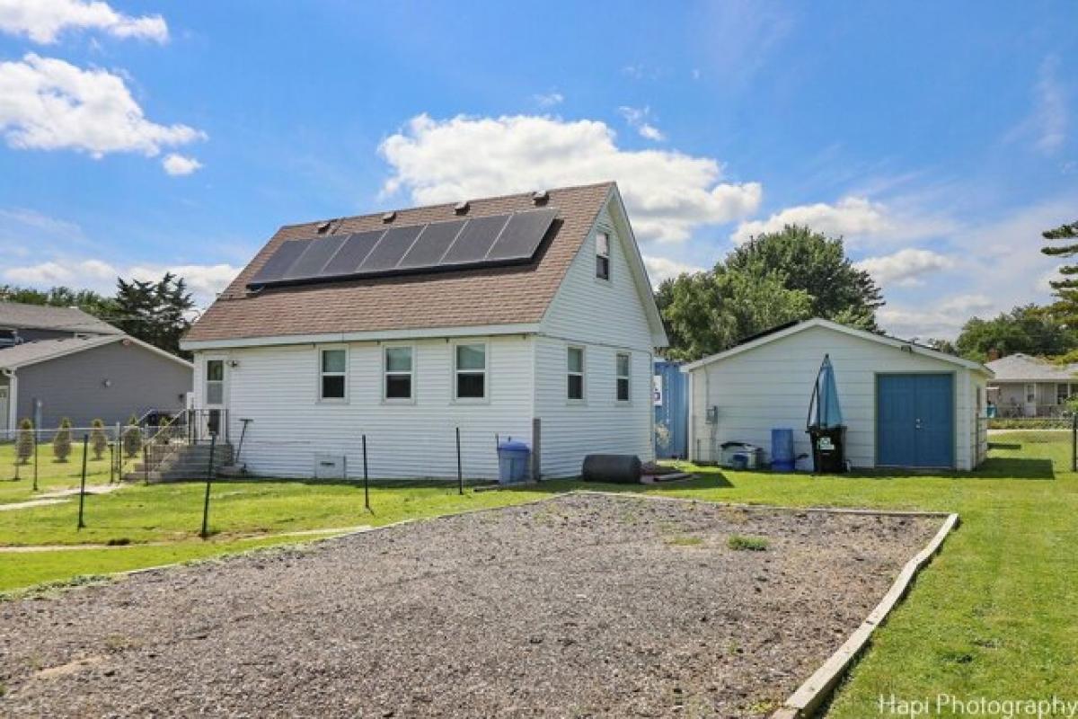 Picture of Home For Sale in Antioch, Illinois, United States