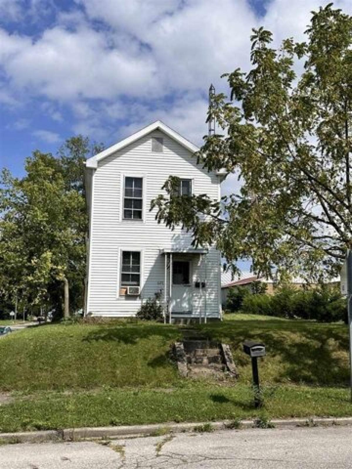 Picture of Home For Sale in Richmond, Indiana, United States