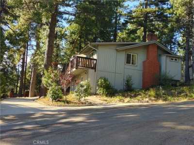 Home For Sale in Running Springs, California