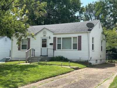 Home For Sale in Overland, Missouri