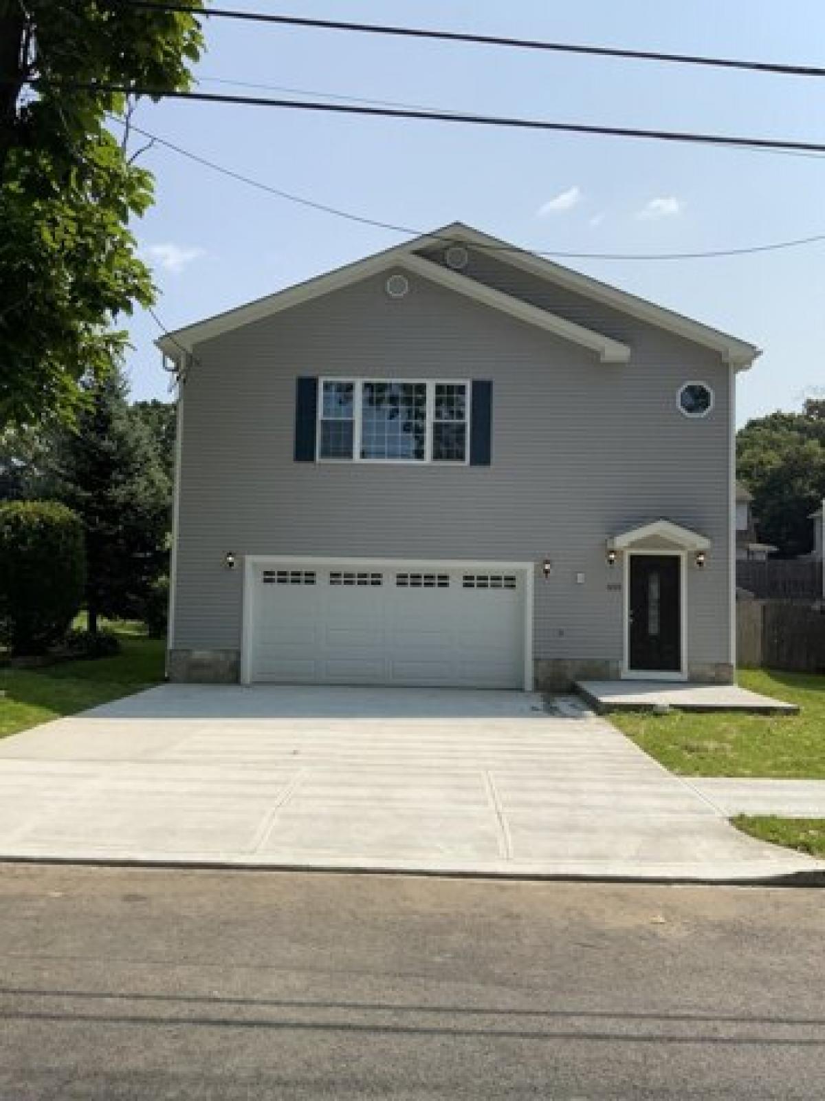 Picture of Home For Sale in West Haven, Connecticut, United States