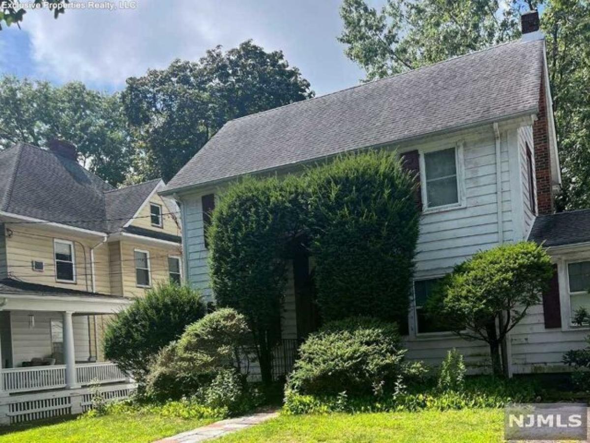 Picture of Home For Sale in Leonia, New Jersey, United States