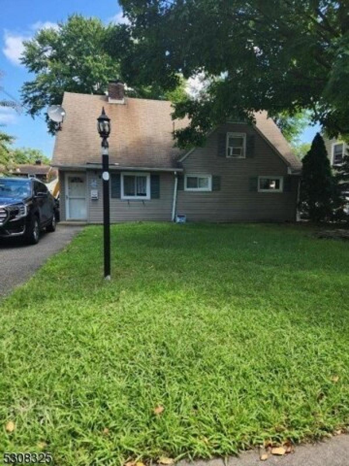 Picture of Home For Sale in Green Brook, New Jersey, United States