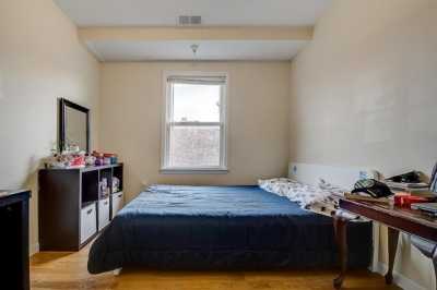 Home For Rent in Union City, New Jersey