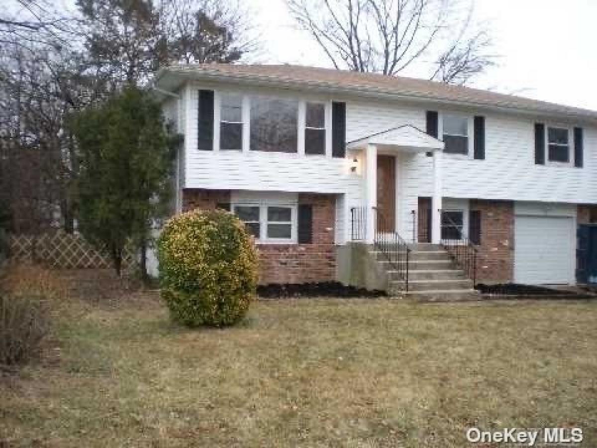 Picture of Home For Sale in Deer Park, New York, United States