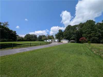 Home For Sale in Yadkinville, North Carolina