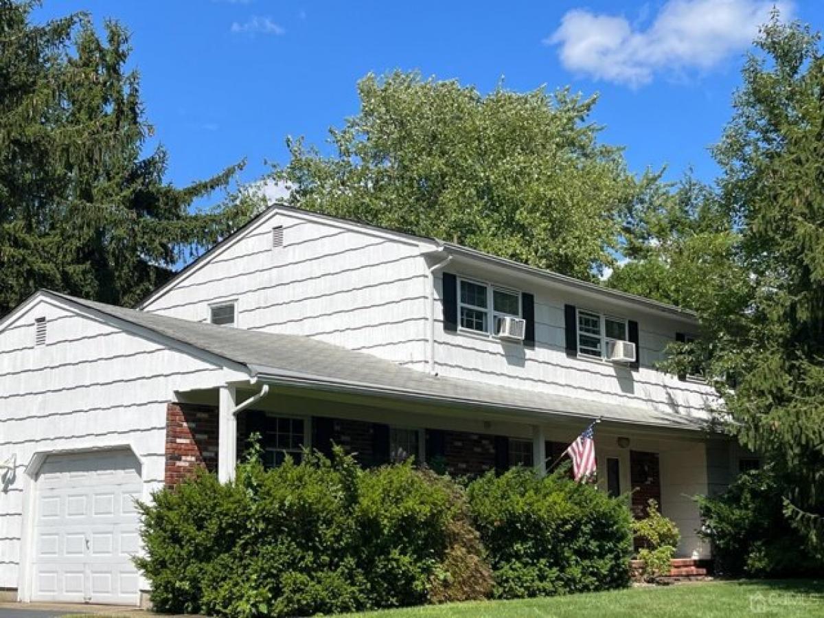 Picture of Home For Sale in East Brunswick, New Jersey, United States