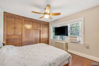 Home For Sale in Leonia, New Jersey