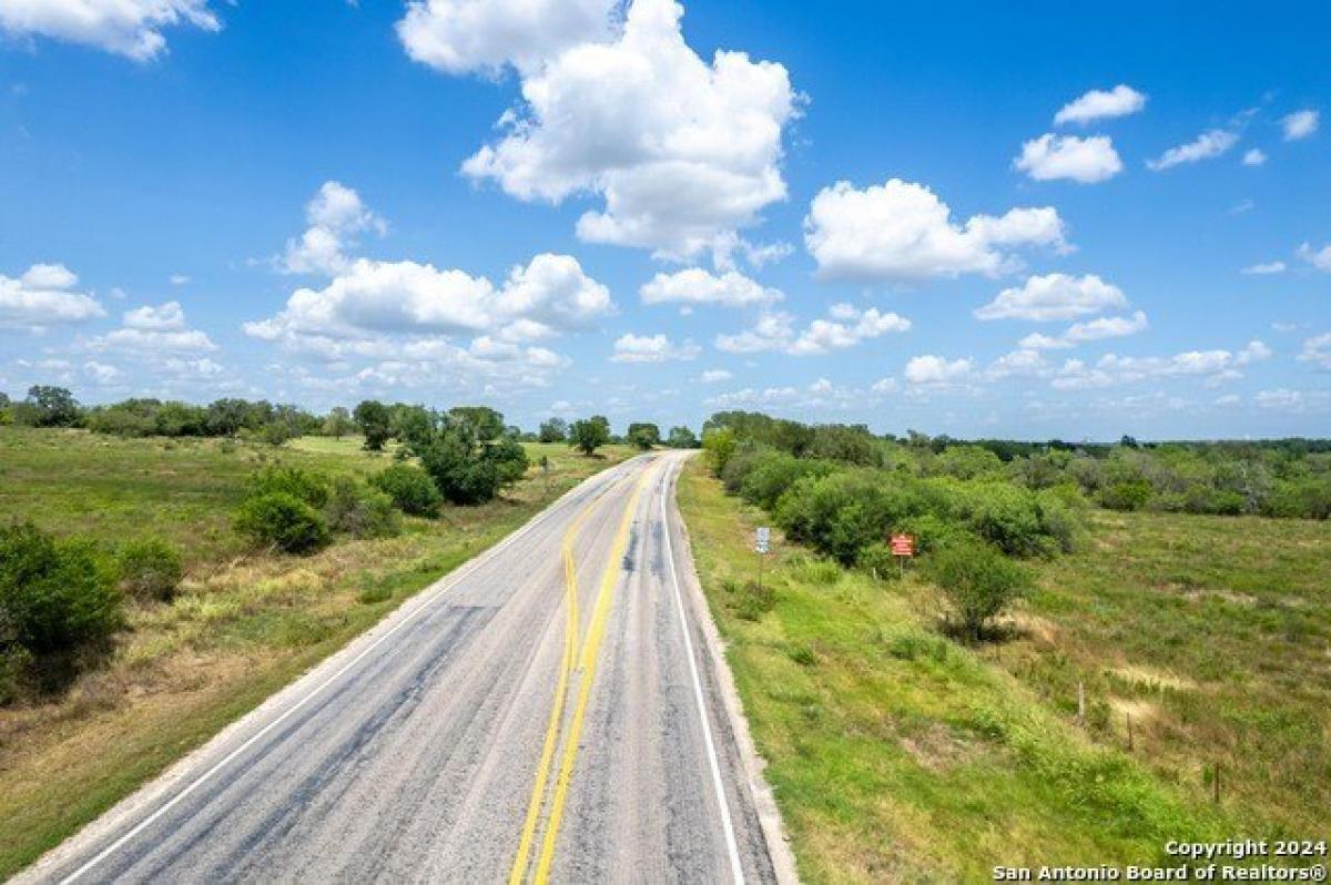 Picture of Residential Land For Sale in Gonzales, Texas, United States