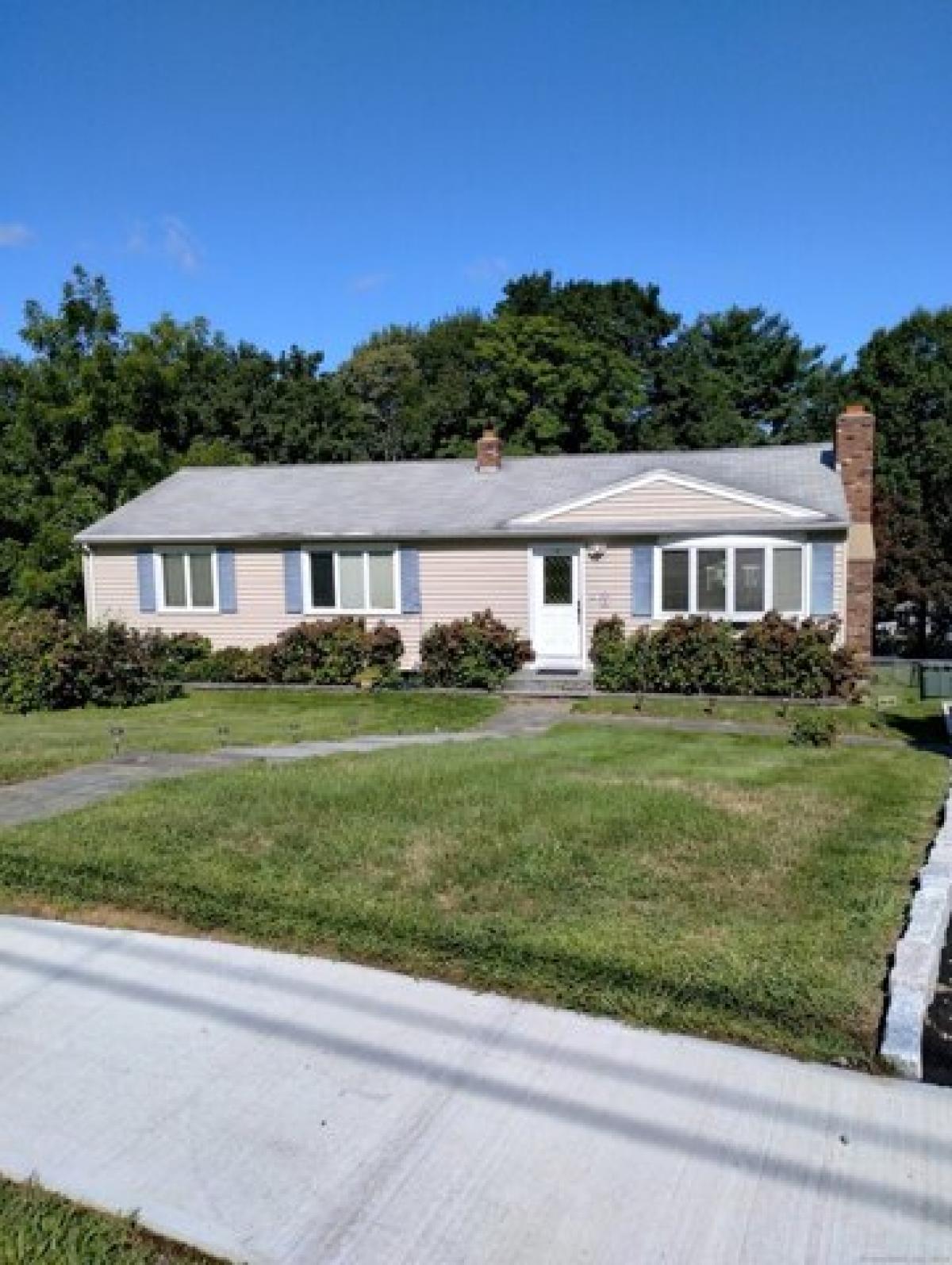 Picture of Home For Sale in Milford, Connecticut, United States