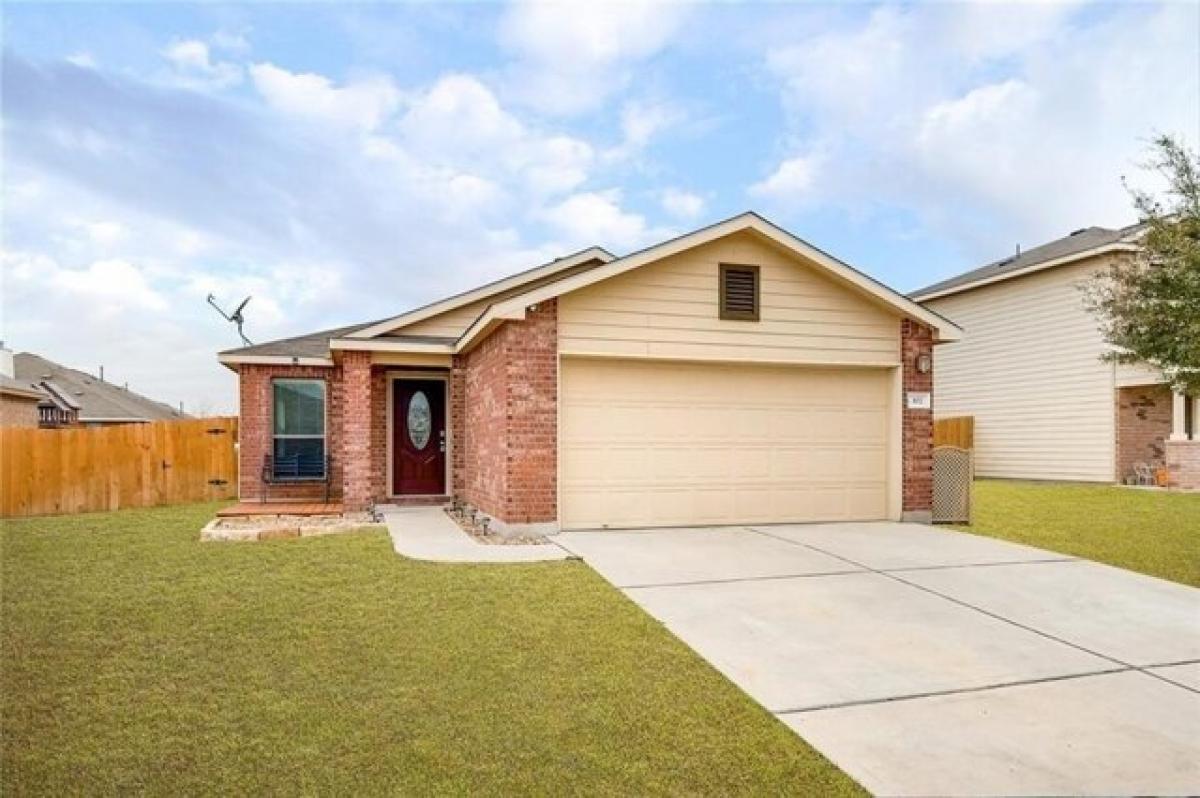 Picture of Home For Sale in Hutto, Texas, United States