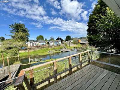 Home For Sale in Lakeside, Oregon