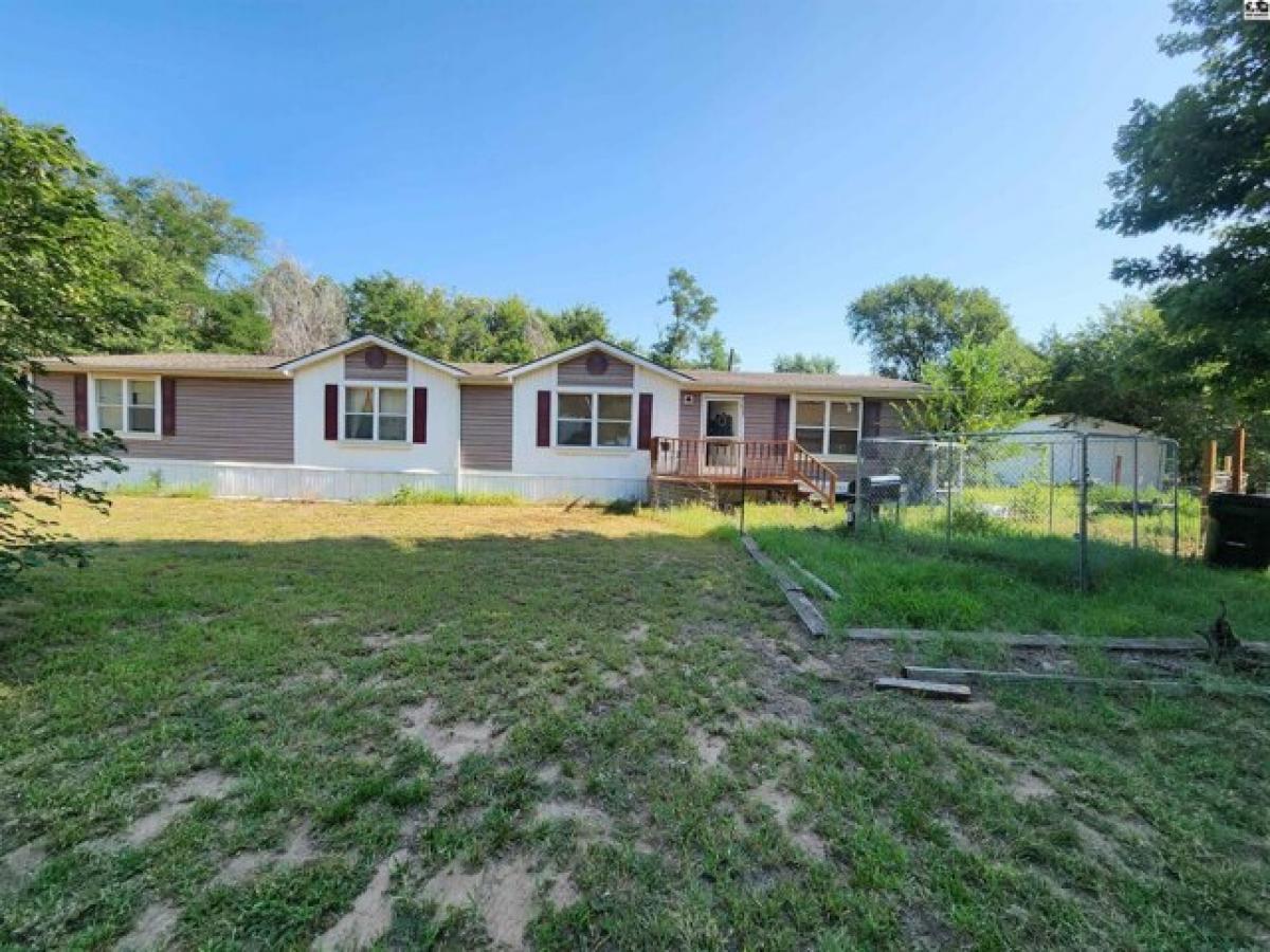 Picture of Home For Sale in Hutchinson, Kansas, United States