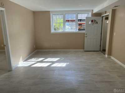 Home For Rent in Edison, New Jersey