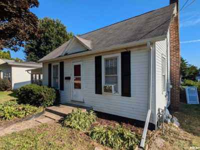 Home For Sale in Morrison, Illinois