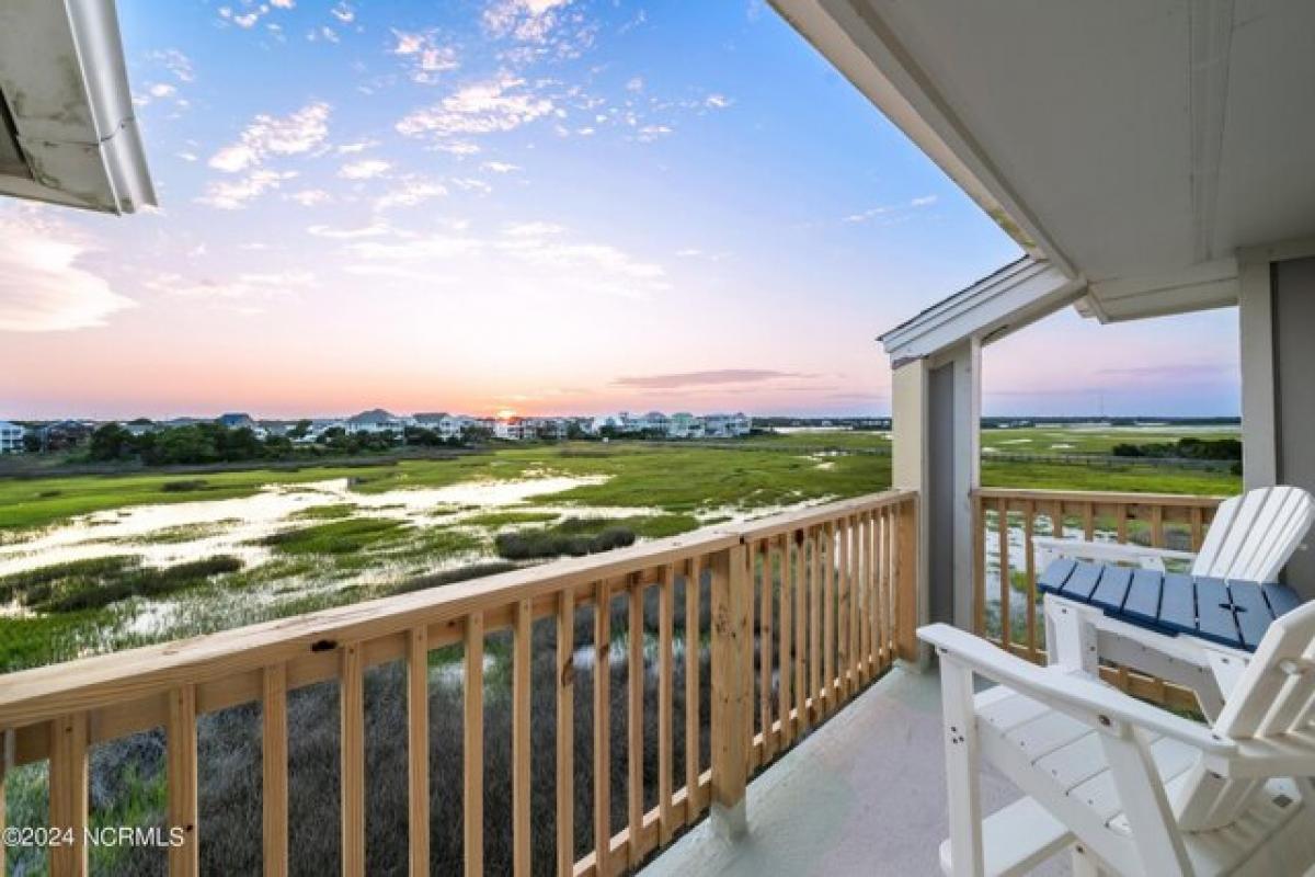 Picture of Home For Sale in Carolina Beach, North Carolina, United States